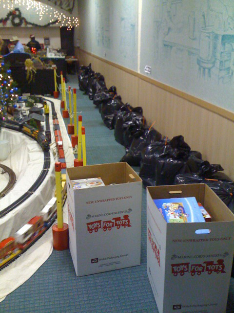 200 toys in bags